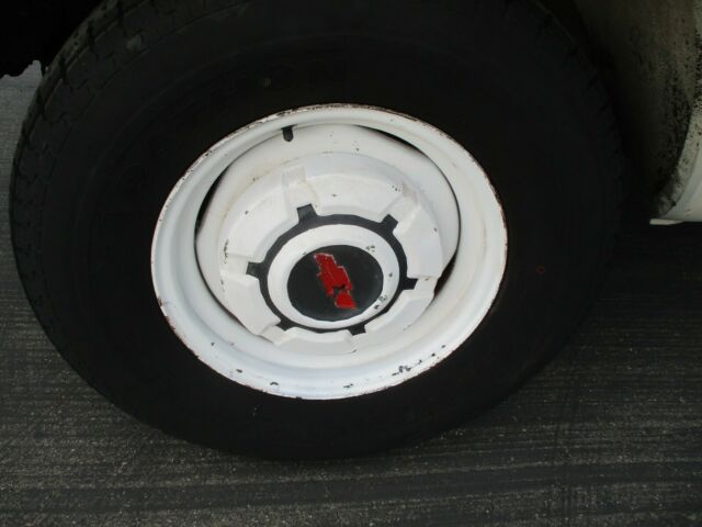 1974 White Chevrolet G20 Van Van Camper