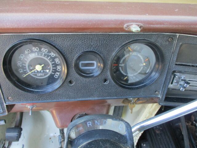 1974 White Chevrolet G20 Van Van Camper