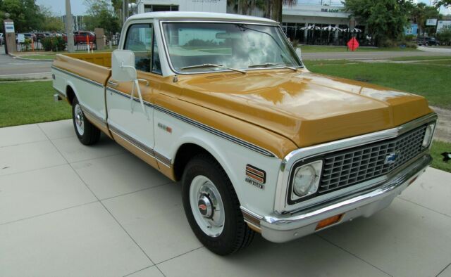 1971 Orchard and White Chevrolet C-10 Pick-up