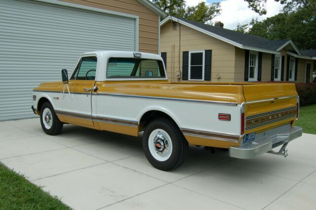 1971 Orchard and White Chevrolet C-10 Pick-up