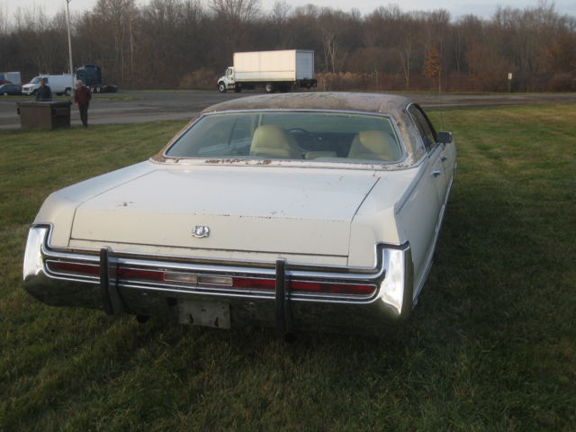 1972 White Chrysler New Yorker Sedan