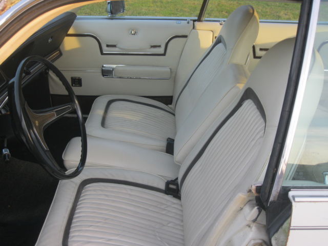 1972 White Chrysler New Yorker Sedan