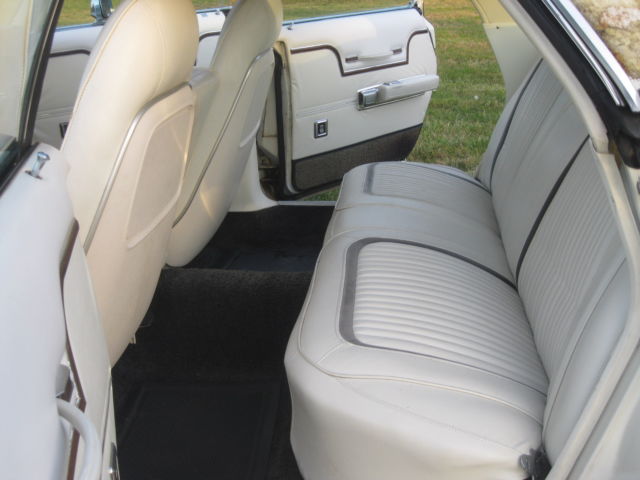 1972 White Chrysler New Yorker Sedan