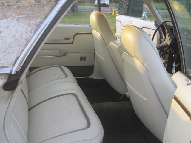 1972 White Chrysler New Yorker Sedan