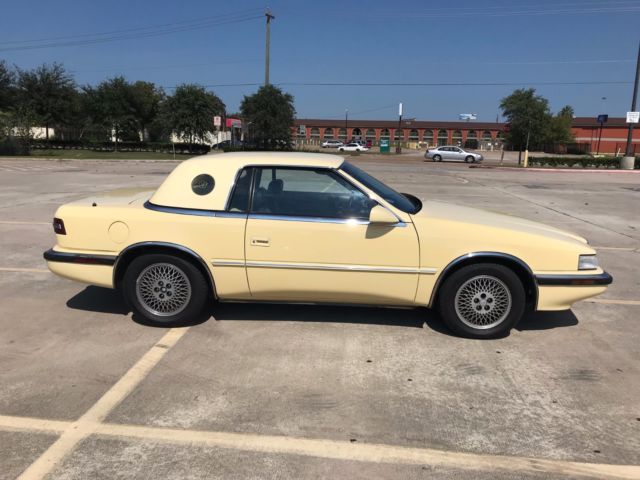 1990 Yellow Chrysler Other Convertible