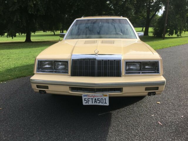 1985 Chrysler Town & Country