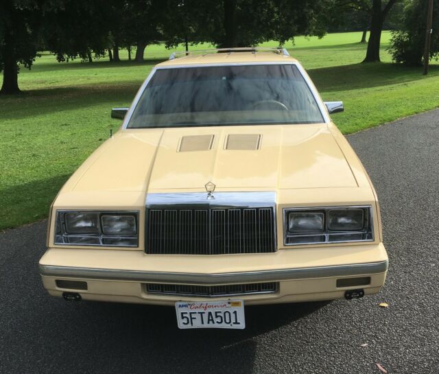 1985 Chrysler Town & Country