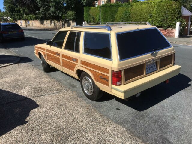 1985 Chrysler Town & Country