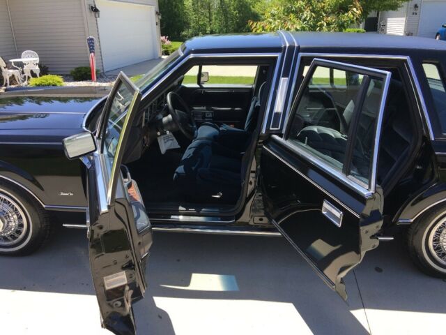 1985 Black Lincoln Town Car Sedan