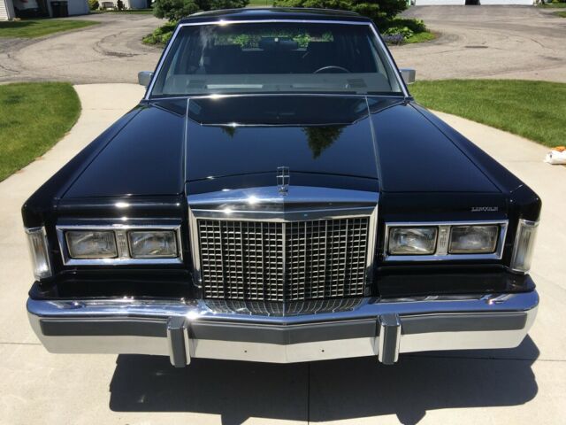 1985 Black Lincoln Town Car Sedan