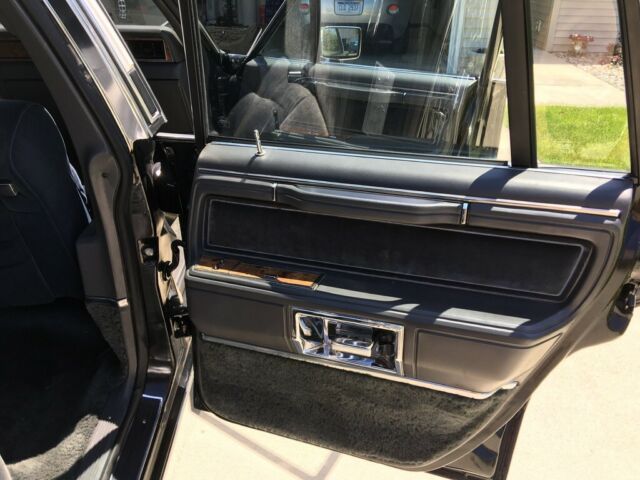 1985 Black Lincoln Town Car Sedan