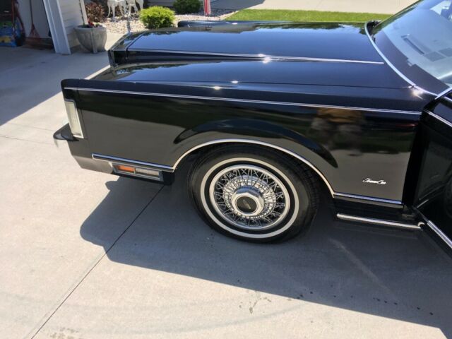 1985 Black Lincoln Town Car Sedan