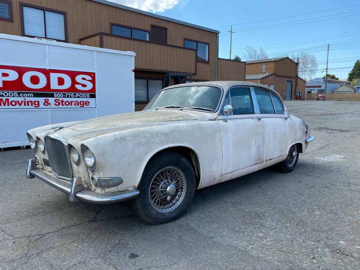 1967 White Jaguar 420 Sedan