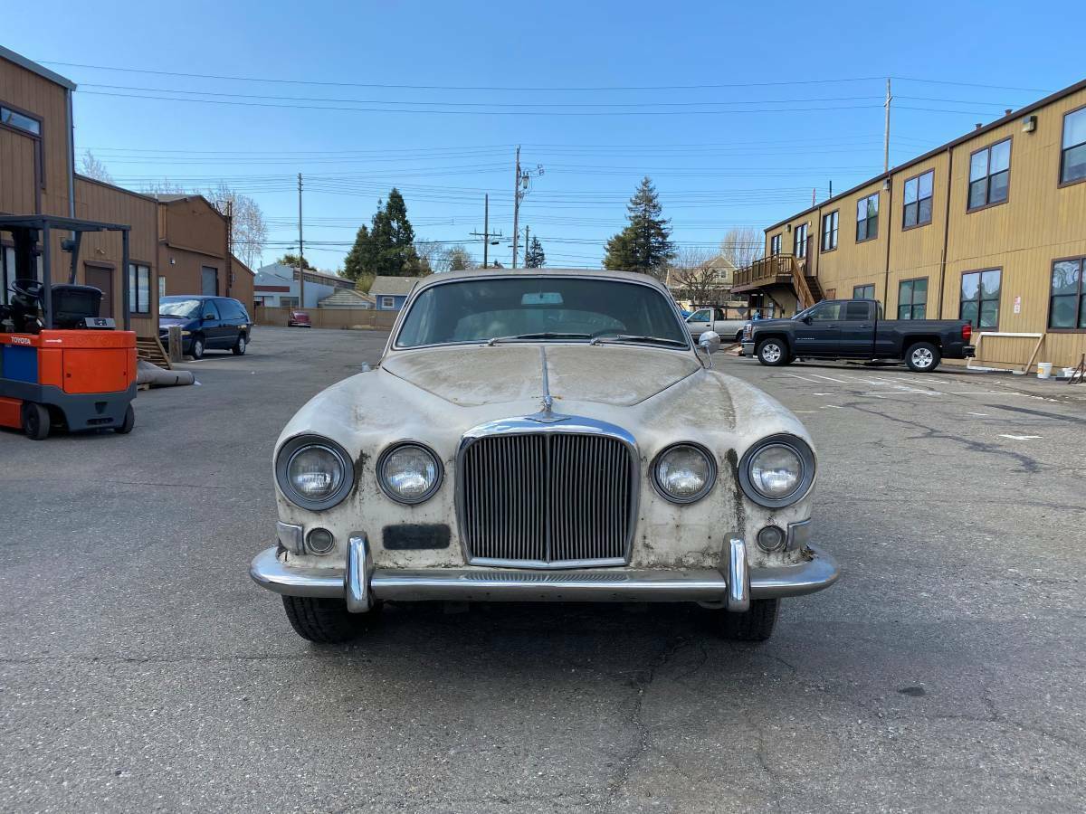 1967 White Jaguar 420 Sedan