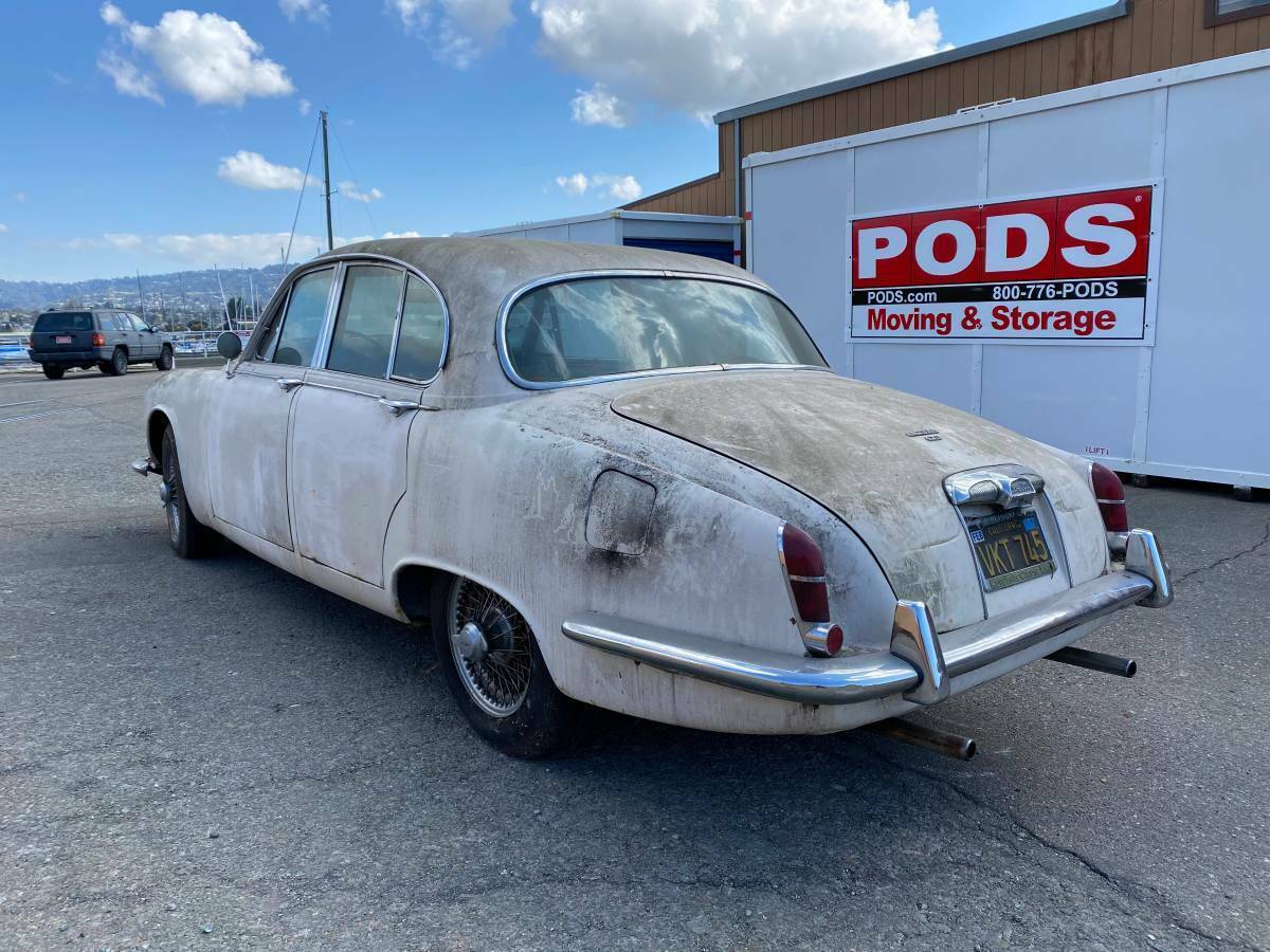 1967 White Jaguar 420 Sedan