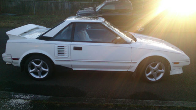 1987 White Toyota MR2 Coupe