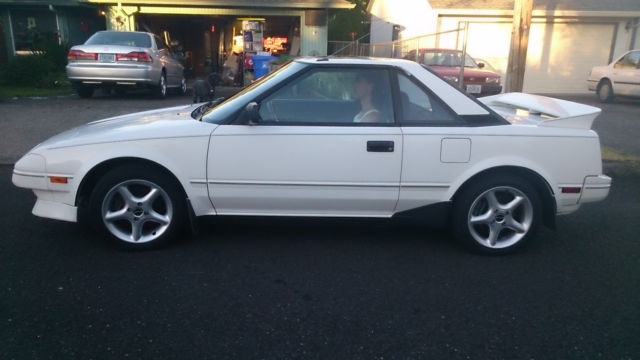 1987 White Toyota MR2 Coupe
