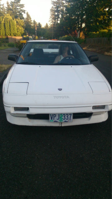 1987 White Toyota MR2 Coupe