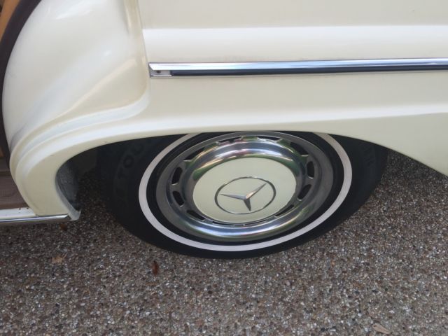 1967 White Mercedes-Benz 200-Series 4 dr