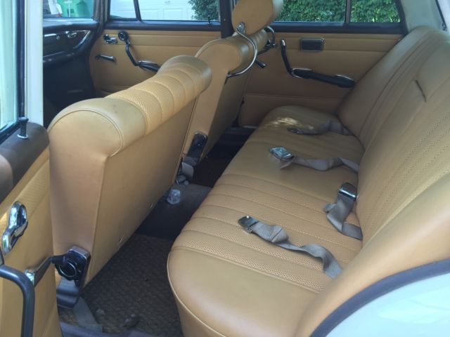 1967 White Mercedes-Benz 200-Series 4 dr