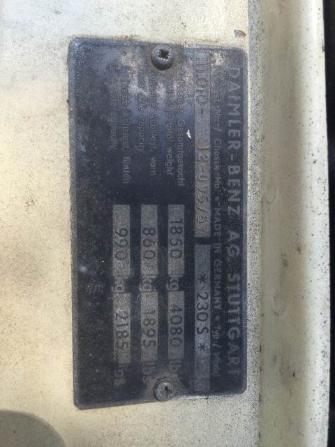 1967 White Mercedes-Benz 200-Series 4 dr