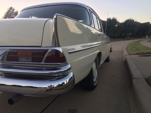 1967 White Mercedes-Benz 200-Series 4 dr
