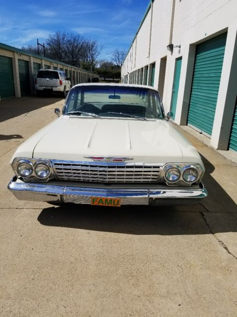 1962 Cream Chevrolet Bel Air/150/210 Sedan