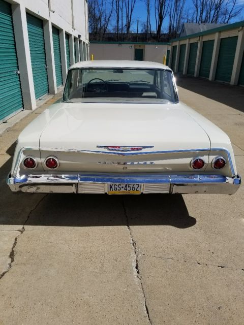 1962 Cream Chevrolet Bel Air/150/210 Sedan