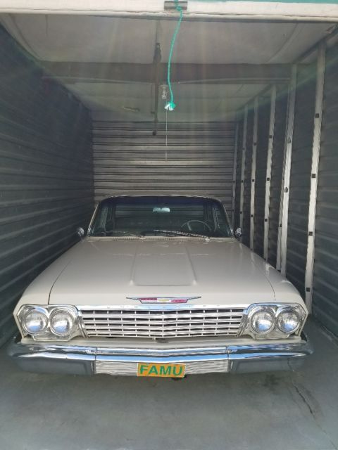 1962 Cream Chevrolet Bel Air/150/210 Sedan