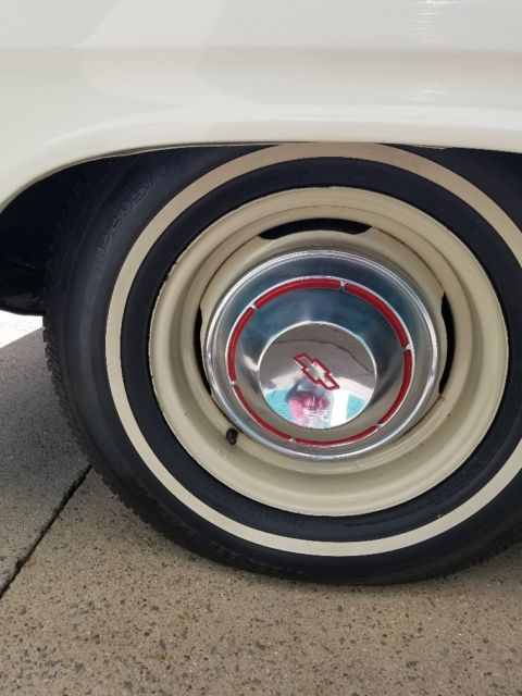 1962 Cream Chevrolet Bel Air/150/210 Sedan