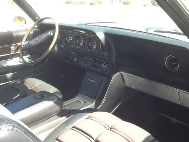 1968 Gold Ford Thunderbird Coupe