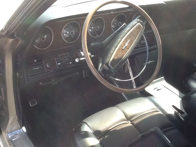 1968 Gold Ford Thunderbird Coupe