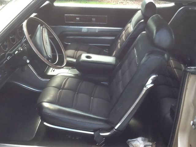 1968 Gold Ford Thunderbird Coupe