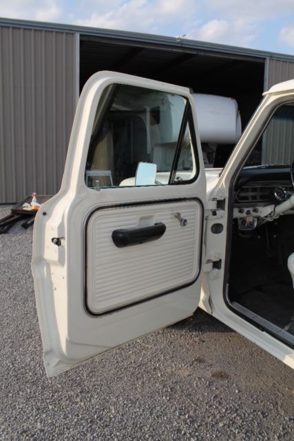 1969 White Ford F-100 Standard Cab Pickup
