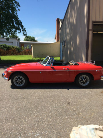 1971 Red MG MGB Convertible