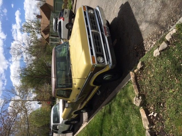 1977 Yellow / Brown Ford F-250 Standard Cab Pickup