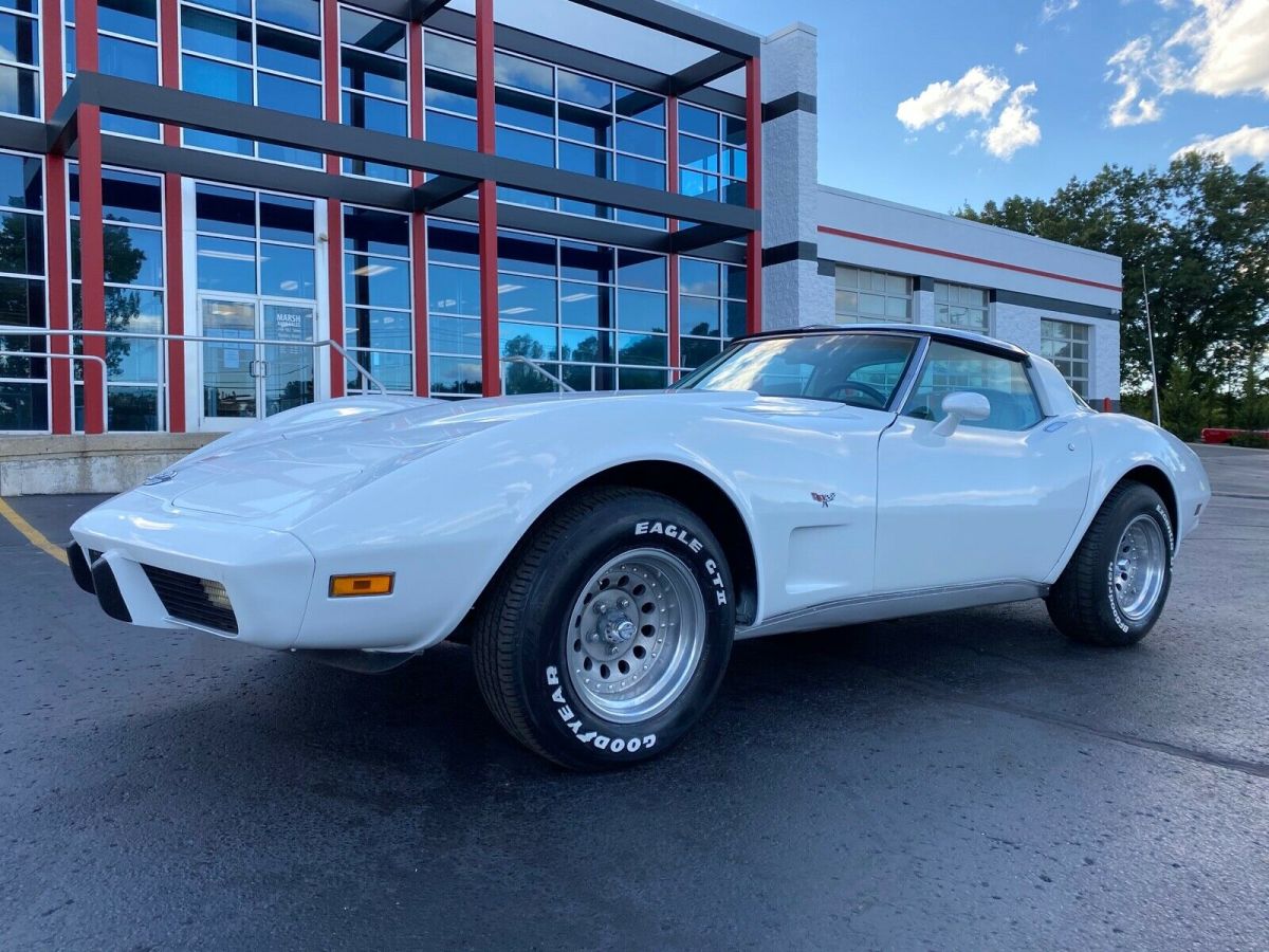 1978 White Chevrolet Corvette Coupe