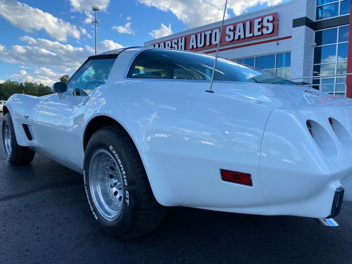1978 White Chevrolet Corvette Coupe