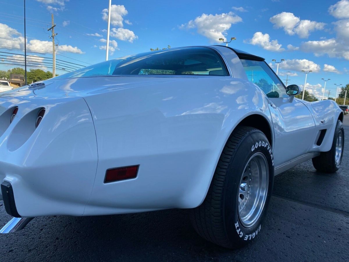 1978 White Chevrolet Corvette Coupe