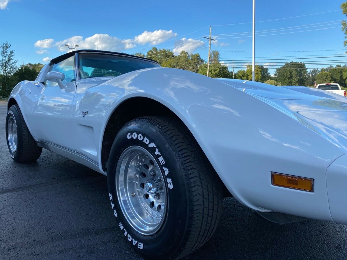 1978 White Chevrolet Corvette Coupe