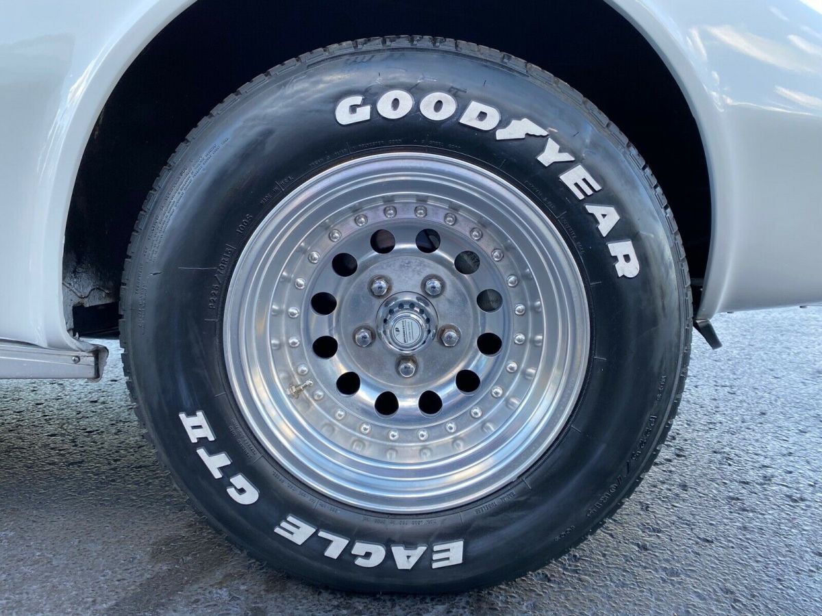 1978 White Chevrolet Corvette Coupe