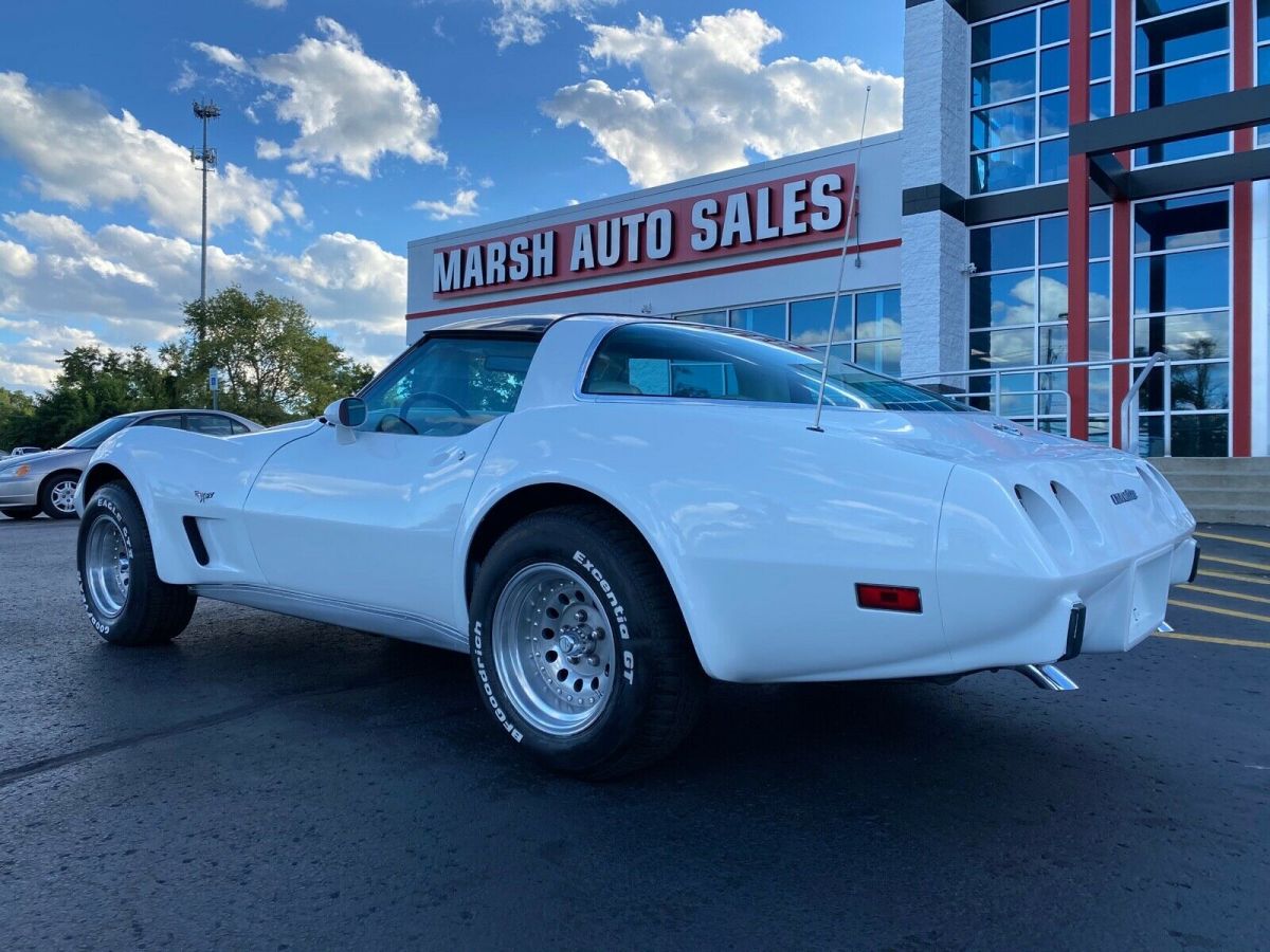 1978 White Chevrolet Corvette Coupe