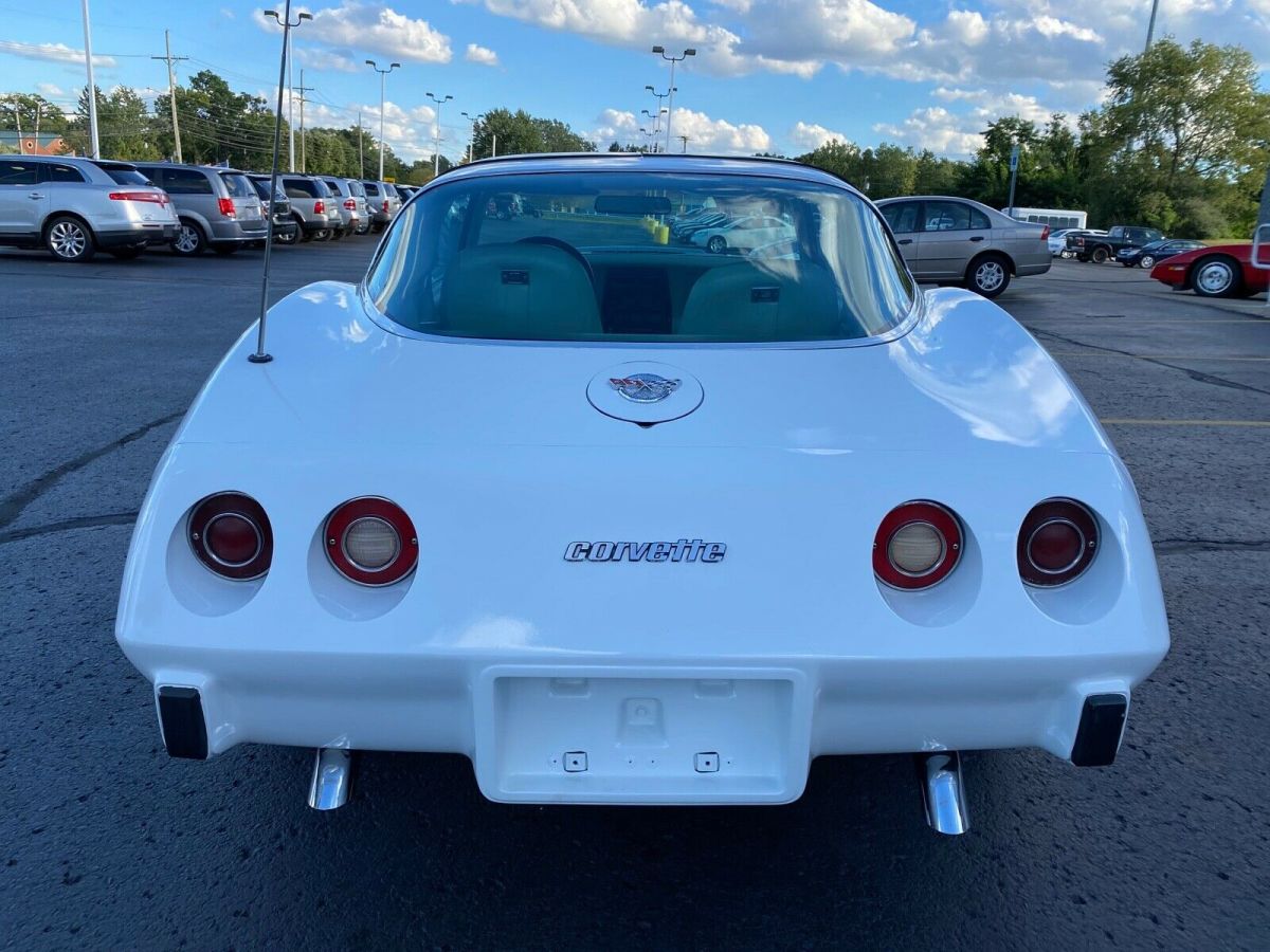 1978 White Chevrolet Corvette Coupe