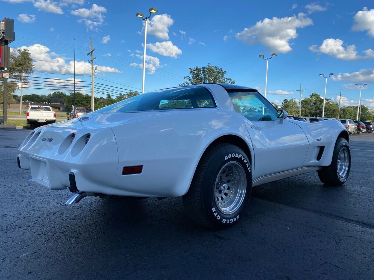 1978 White Chevrolet Corvette Coupe