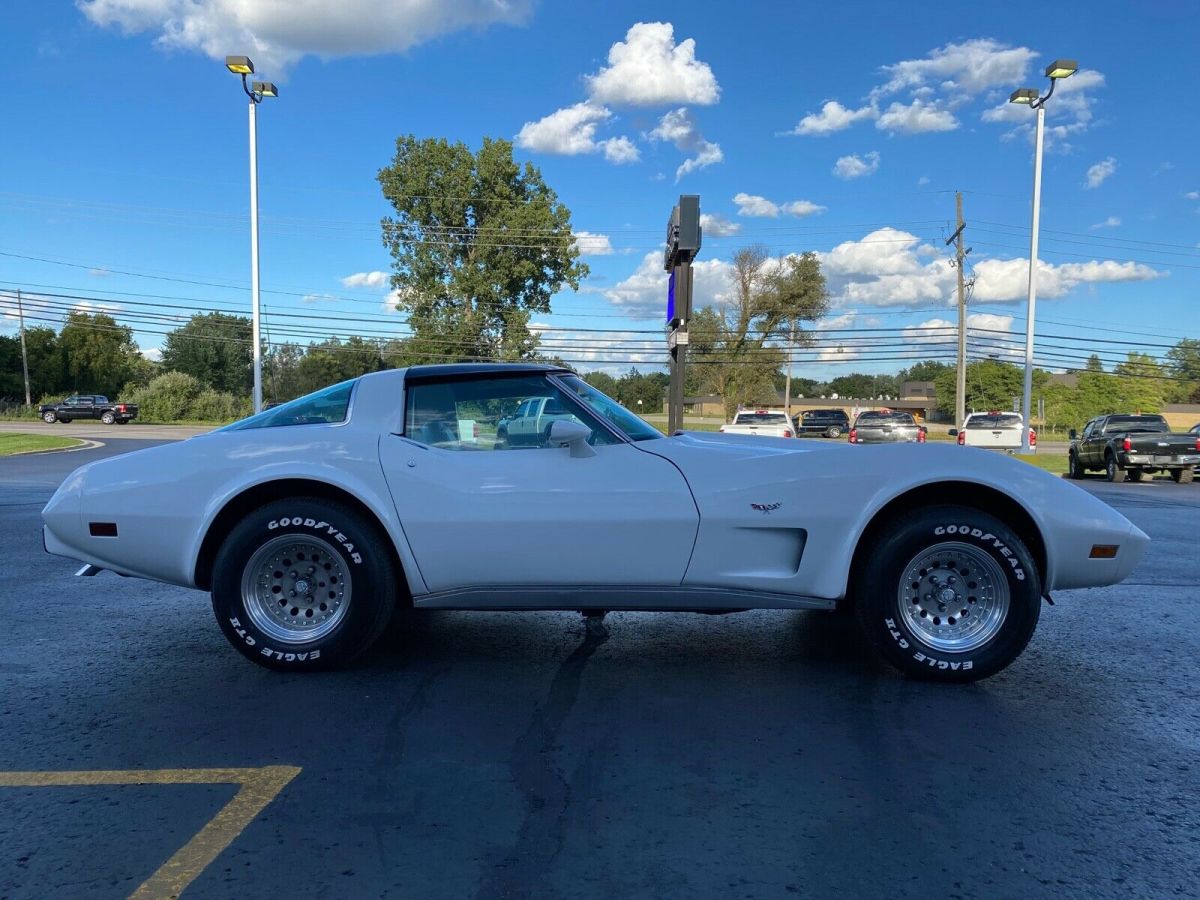 1978 White Chevrolet Corvette Coupe