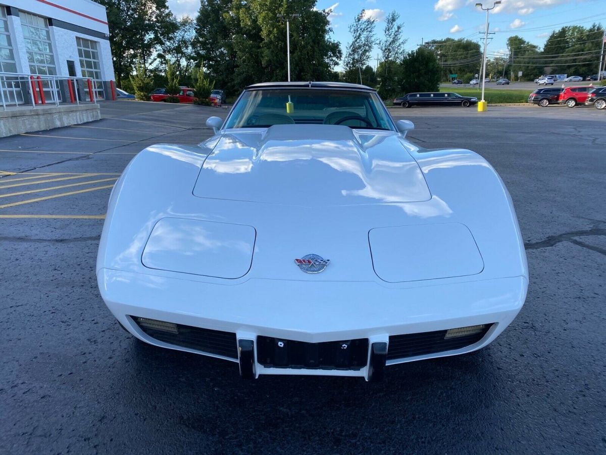 1978 White Chevrolet Corvette Coupe