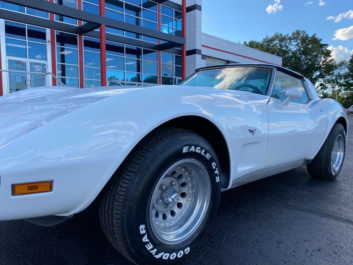 1978 White Chevrolet Corvette Coupe