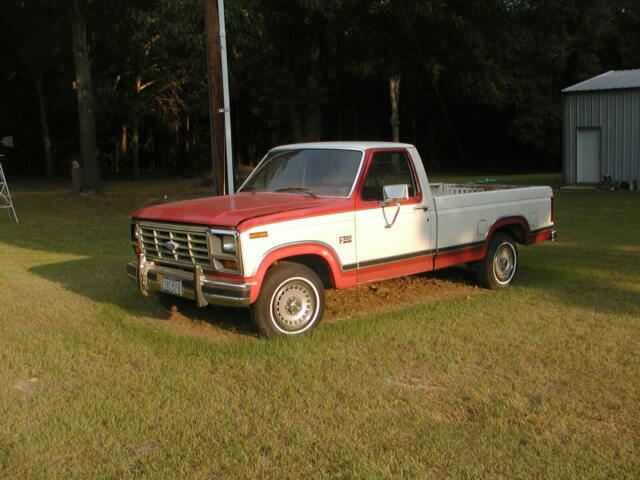 1982 White Ford F-150 Standard Cab Pickup