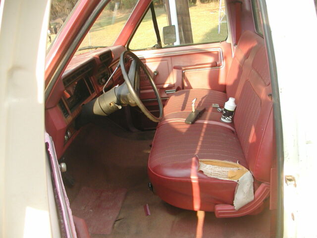 1982 White Ford F-150 Standard Cab Pickup