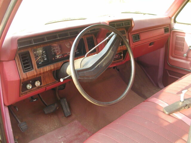 1982 White Ford F-150 Standard Cab Pickup